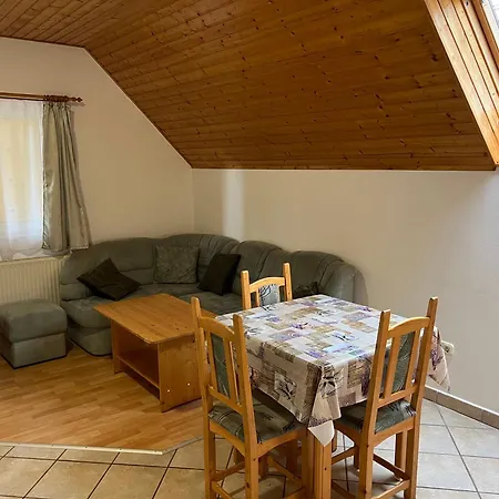 Lucky מלון דירות 4*