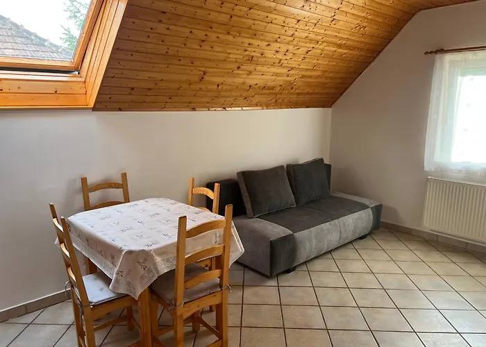 Lucky מלון דירות